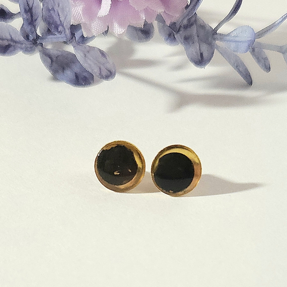 Vintage Gold & Black Resin Round Stud Earrings